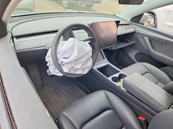 7SAYGDEF4RA305910 2024 TESLA MODEL Y - Image 8