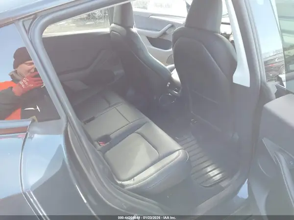7SAYGDEF4RF023785 2024 TESLA MODEL Y - Image 8