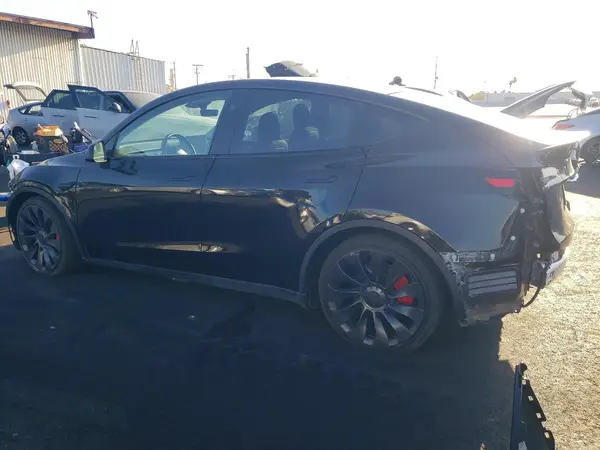 7SAYGDEF4RF054079 2024 TESLA MODEL Y - Image 2
