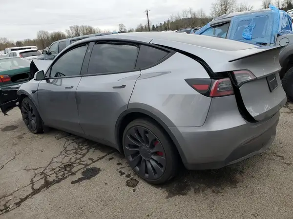 7SAYGDEF4RF152108 2024 TESLA MODEL Y - Image 2