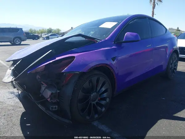 7SAYGDEF4RF158975 2024 TESLA MODEL Y - Image 2