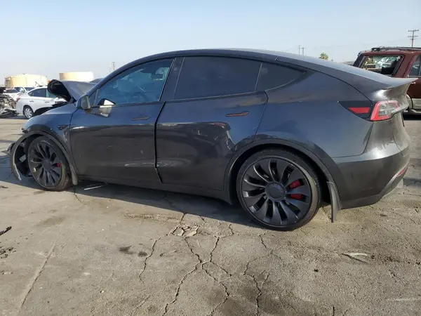7SAYGDEF4RF185996 2024 TESLA MODEL Y - Image 2
