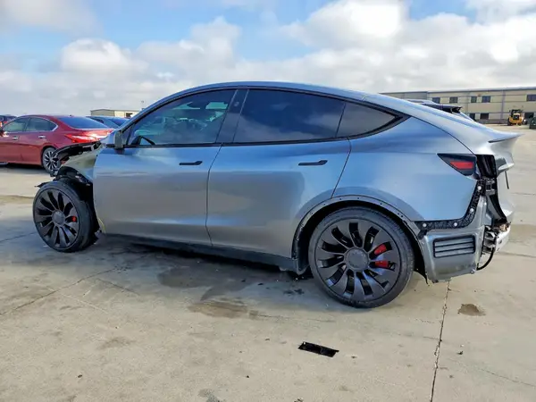 7SAYGDEF4SA339738 2025 TESLA MODEL Y - Image 2