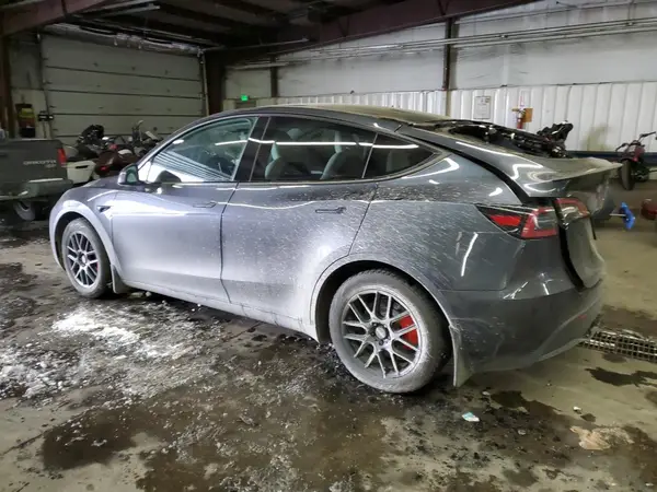 7SAYGDEF4SA346883 2025 TESLA MODEL Y - Image 2