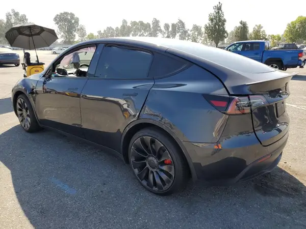 7SAYGDEF4SF242798 2025 TESLA MODEL Y - Image 2