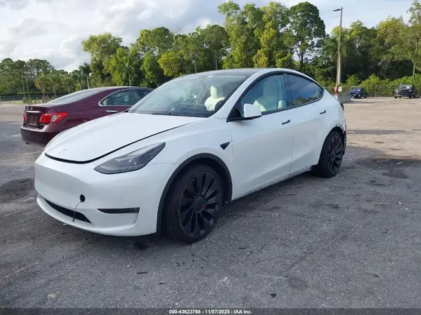 7SAYGDEF5NF323622 2022 TESLA MODEL Y - Image 2