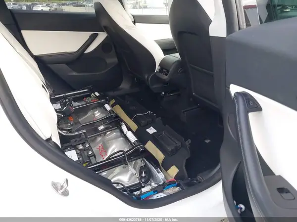7SAYGDEF5NF323622 2022 TESLA MODEL Y - Image 8