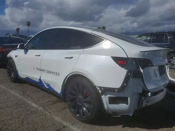 7SAYGDEF5NF336922 2022 TESLA MODEL Y - Image 2
