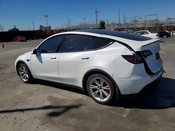 7SAYGDEF5NF364347 2022 TESLA MODEL Y - Image 2