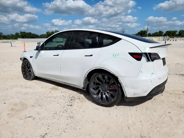 7SAYGDEF5NF367989 2022 TESLA MODEL Y - Image 2