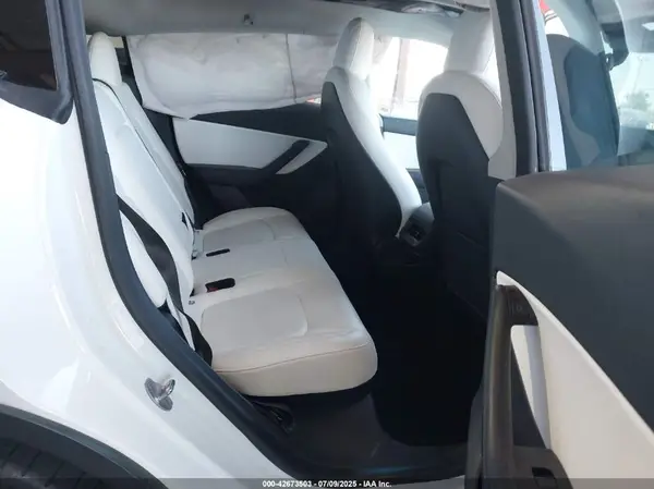7SAYGDEF5NF368365 2022 TESLA MODEL Y - Image 8