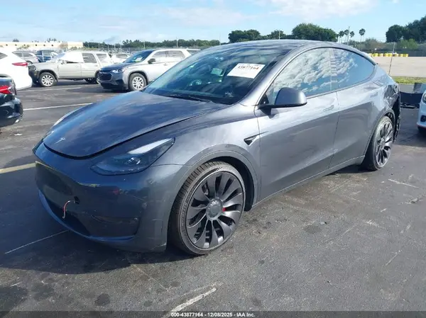 7SAYGDEF5NF373758 2022 TESLA MODEL Y - Image 2