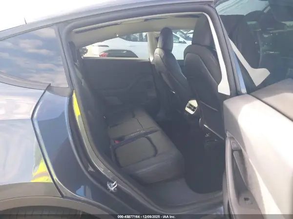 7SAYGDEF5NF373758 2022 TESLA MODEL Y - Image 8
