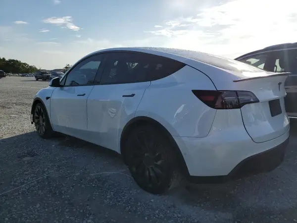 7SAYGDEF5NF376966 2022 TESLA MODEL Y - Image 2
