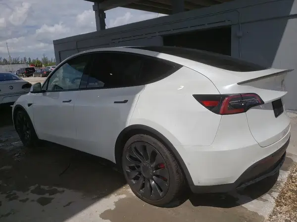 7SAYGDEF5NF378670 2022 TESLA MODEL Y - Image 2