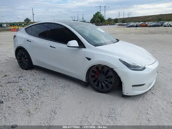 7SAYGDEF5NF379205 2022 TESLA MODEL Y - Image 1