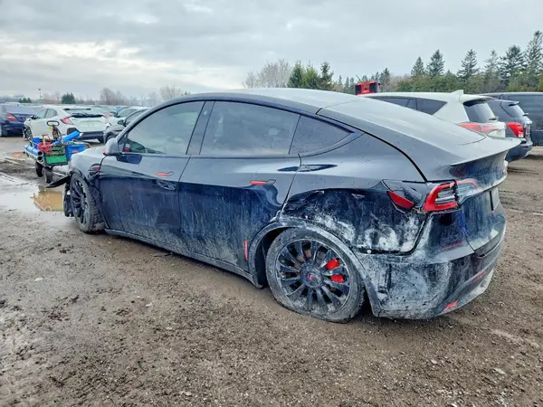 7SAYGDEF5NF379611 2022 TESLA MODEL Y - Image 2