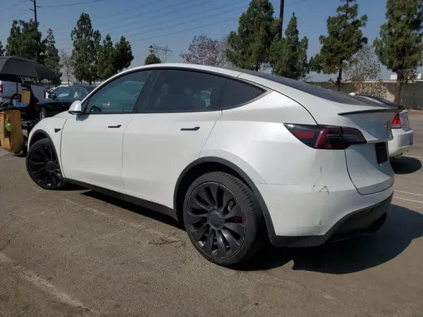 7SAYGDEF5NF382038 2022 TESLA MODEL Y - Image 2