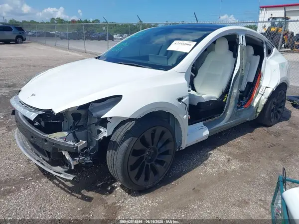 7SAYGDEF5NF383111 2022 TESLA MODEL Y - Image 2