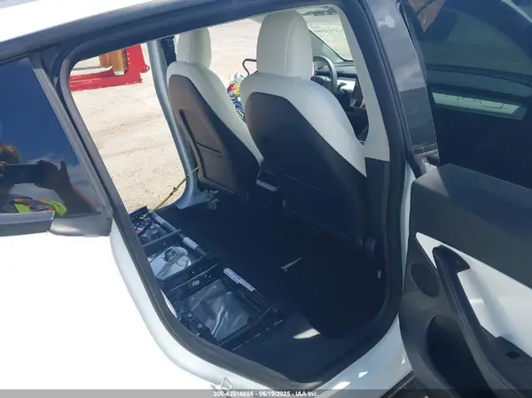7SAYGDEF5NF383111 2022 TESLA MODEL Y - Image 8