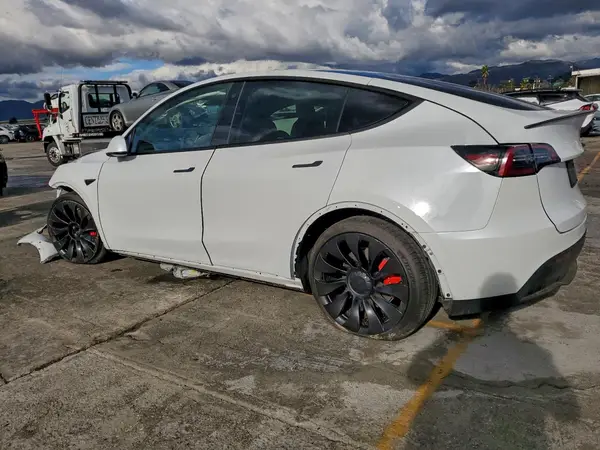 7SAYGDEF5NF390415 2022 TESLA MODEL Y - Image 2