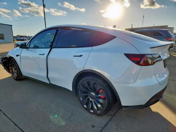 7SAYGDEF5NF393220 2022 TESLA MODEL Y - Image 2