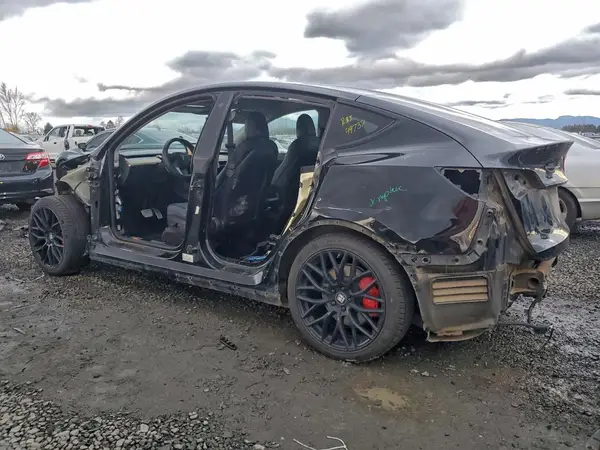 7SAYGDEF5NF398627 2022 TESLA MODEL Y - Image 2
