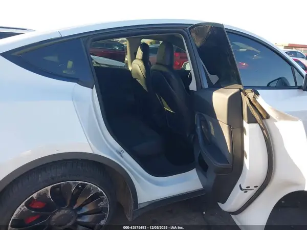 7SAYGDEF5NF403843 2022 TESLA MODEL Y - Image 8