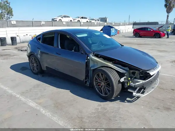 7SAYGDEF5NF404605 2022 TESLA MODEL Y - Image 1