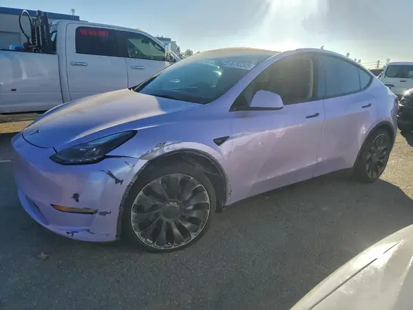7SAYGDEF5NF405429 2022 TESLA MODEL Y - Image 1