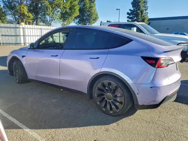 7SAYGDEF5NF405429 2022 TESLA MODEL Y - Image 2