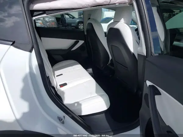 7SAYGDEF5NF409819 2022 TESLA MODEL Y - Image 8