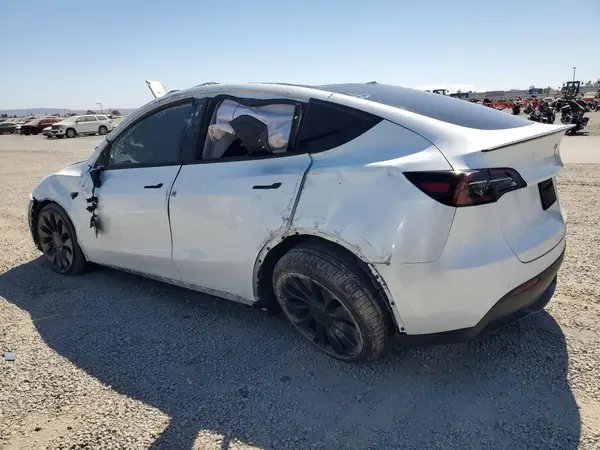7SAYGDEF5NF410176 2022 TESLA MODEL Y - Image 2