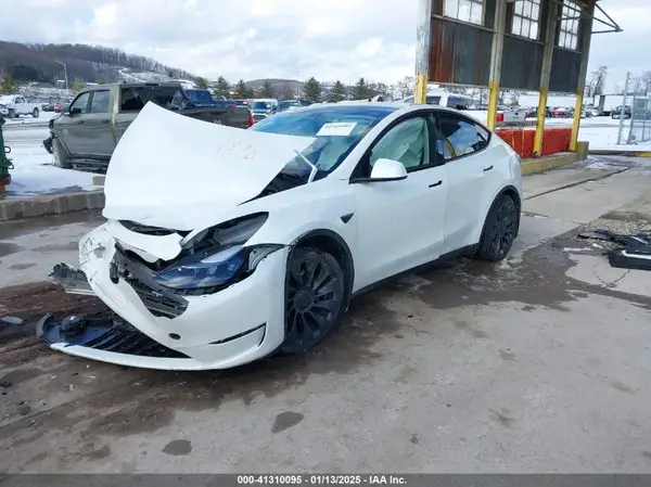 7SAYGDEF5NF441878 2022 TESLA MODEL Y - Image 2