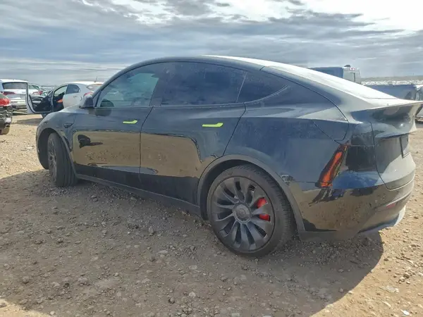 7SAYGDEF5NF446563 2022 TESLA MODEL Y - Image 2