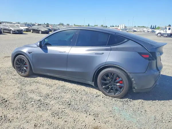 7SAYGDEF5NF461614 2022 TESLA MODEL Y - Image 2
