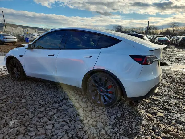 7SAYGDEF5NF461967 2022 TESLA MODEL Y - Image 2