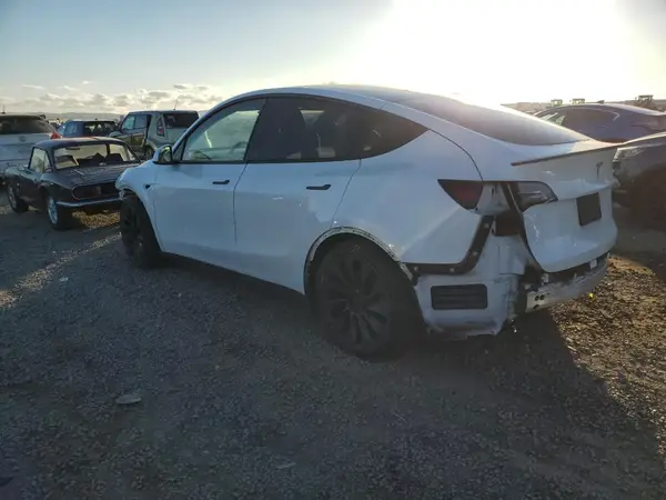 7SAYGDEF5NF493186 2022 TESLA MODEL Y - Image 2