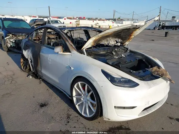 7SAYGDEF5NF493205 2022 TESLA MODEL Y - Image 1