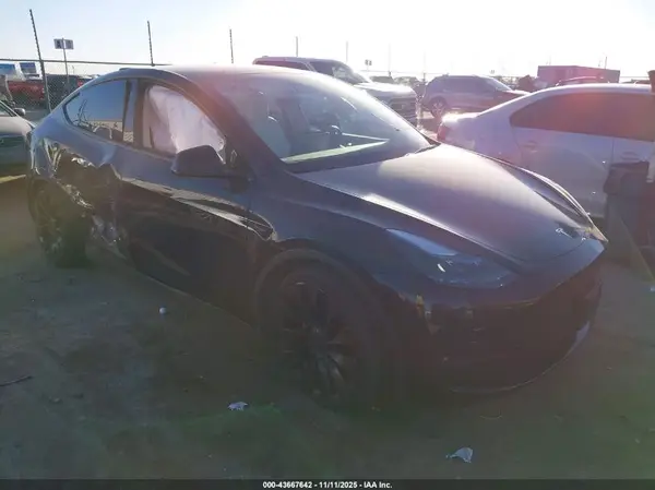 7SAYGDEF5NF510438 2022 TESLA MODEL Y - Image 1