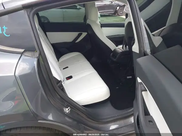 7SAYGDEF5NF516384 2022 TESLA MODEL Y - Image 8