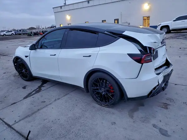 7SAYGDEF5NF530012 2022 TESLA MODEL Y - Image 2