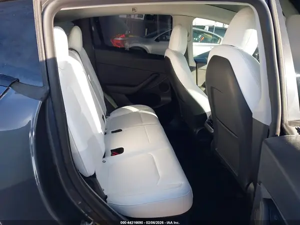 7SAYGDEF5NF531080 2022 TESLA MODEL Y - Image 8
