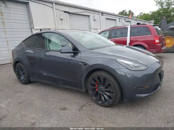 7SAYGDEF5NF544542 2022 TESLA MODEL Y - Image 1