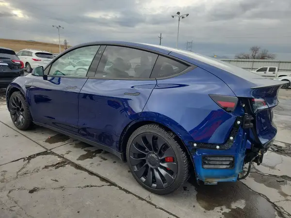 7SAYGDEF5NF552656 2022 TESLA MODEL Y - Image 2