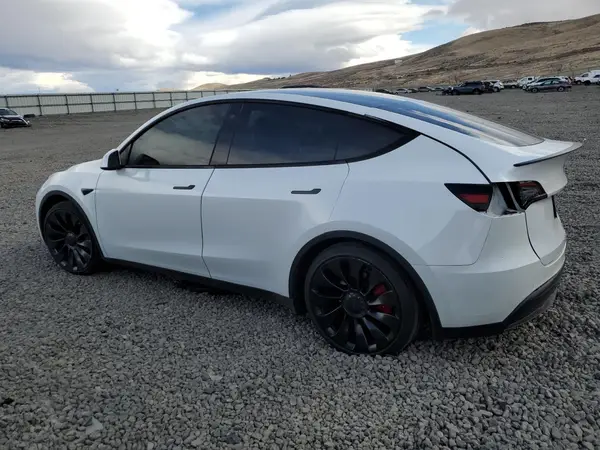 7SAYGDEF5NF569179 2022 TESLA MODEL Y - Image 2