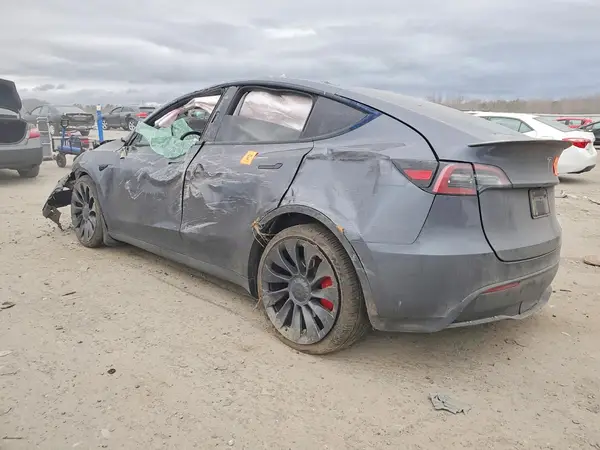 7SAYGDEF5PF660973 2023 TESLA MODEL Y - Image 2