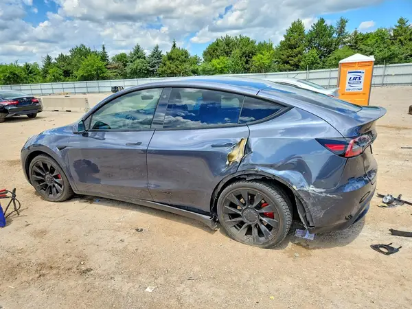 7SAYGDEF5PF667261 2023 TESLA MODEL Y - Image 2