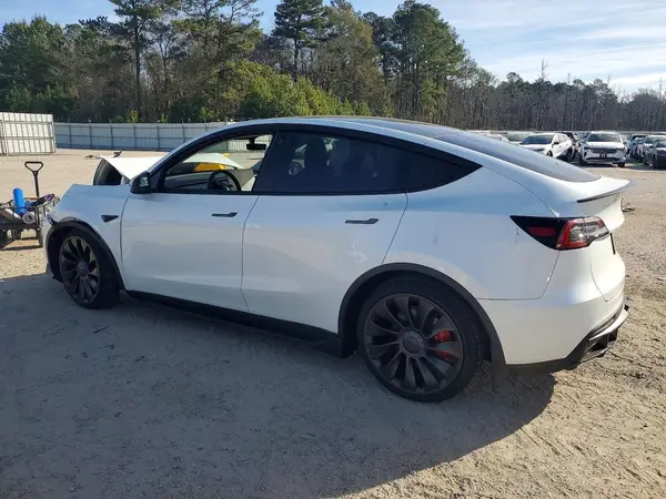 7SAYGDEF5PF669415 2023 TESLA MODEL Y - Image 2