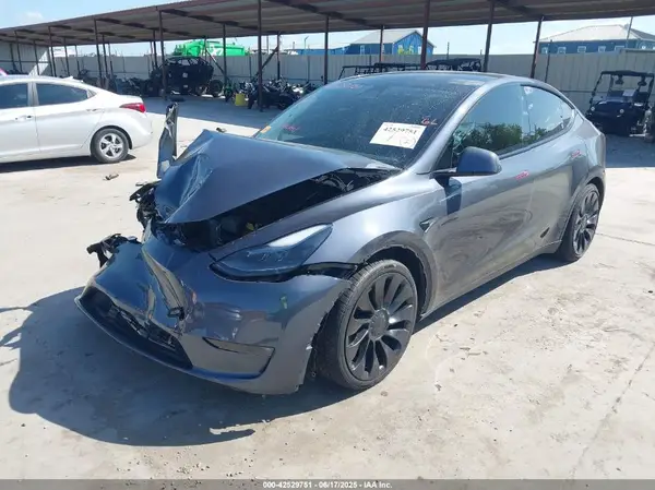 7SAYGDEF5PF696100 2023 TESLA MODEL Y - Image 2